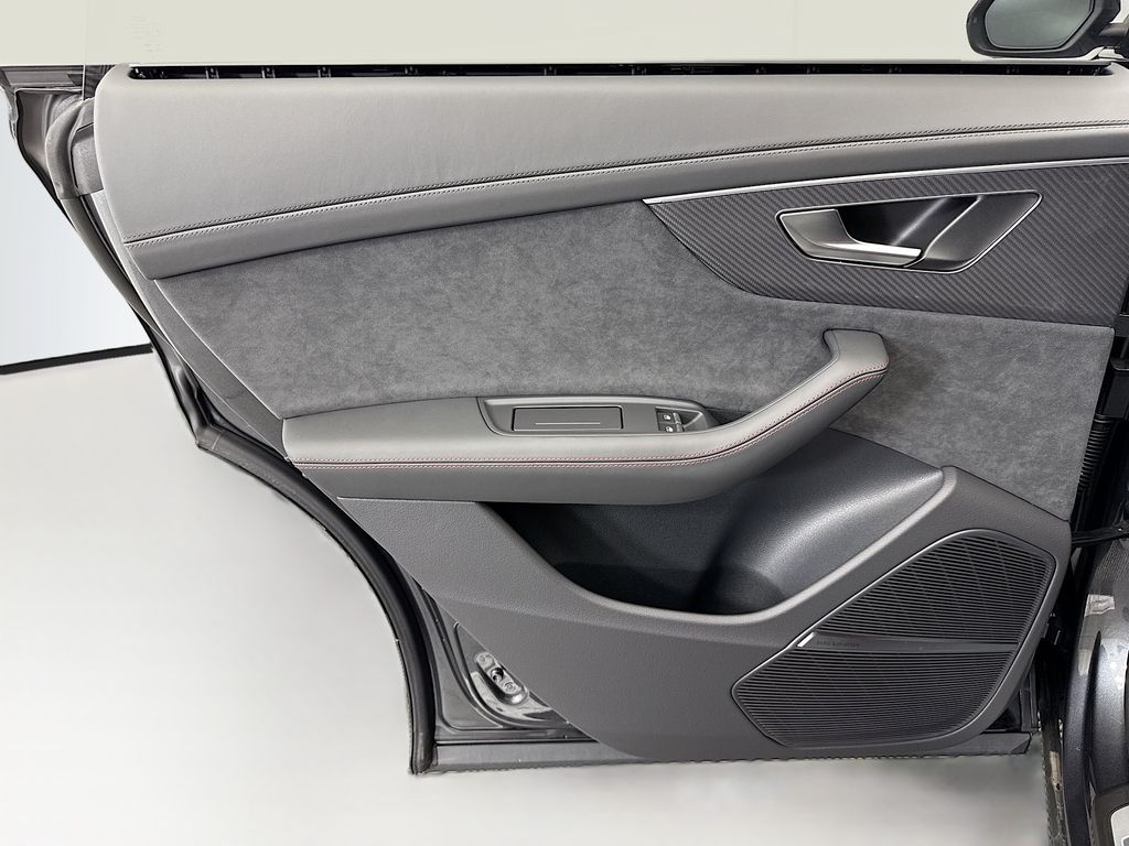 Thumbnail: 2026 Audi Q8 - 25