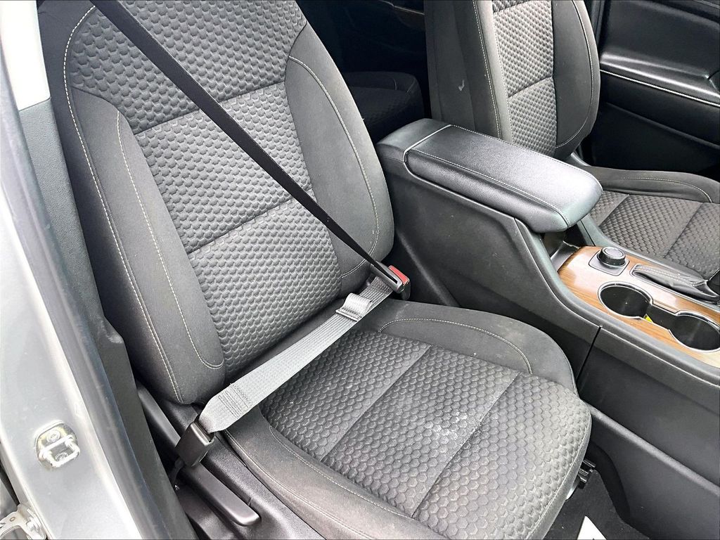 2019 GMC Acadia — photo 11