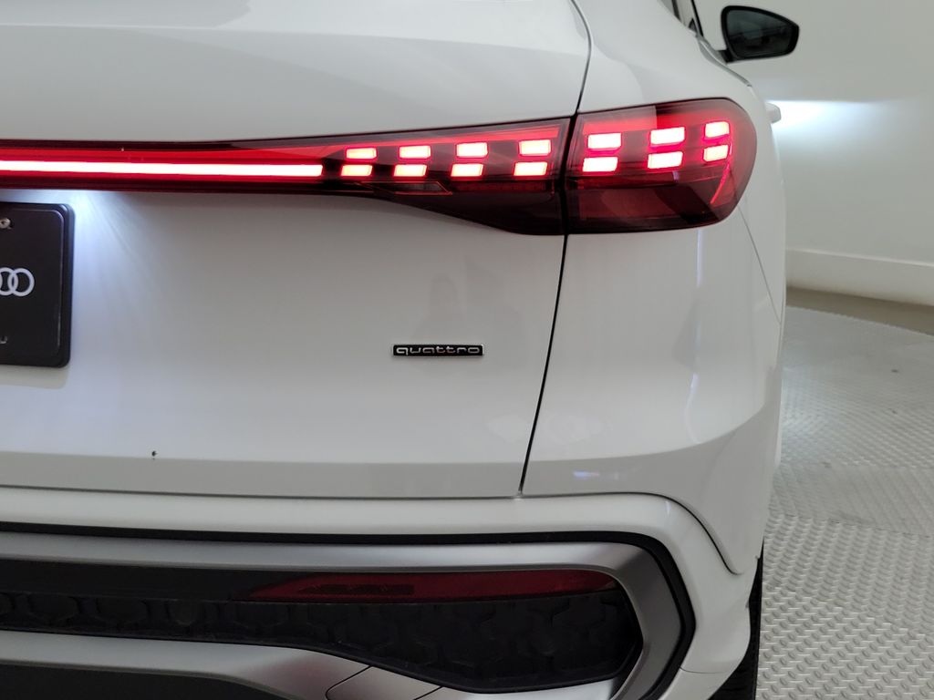 Thumbnail: 2025 Audi Q5 - 8