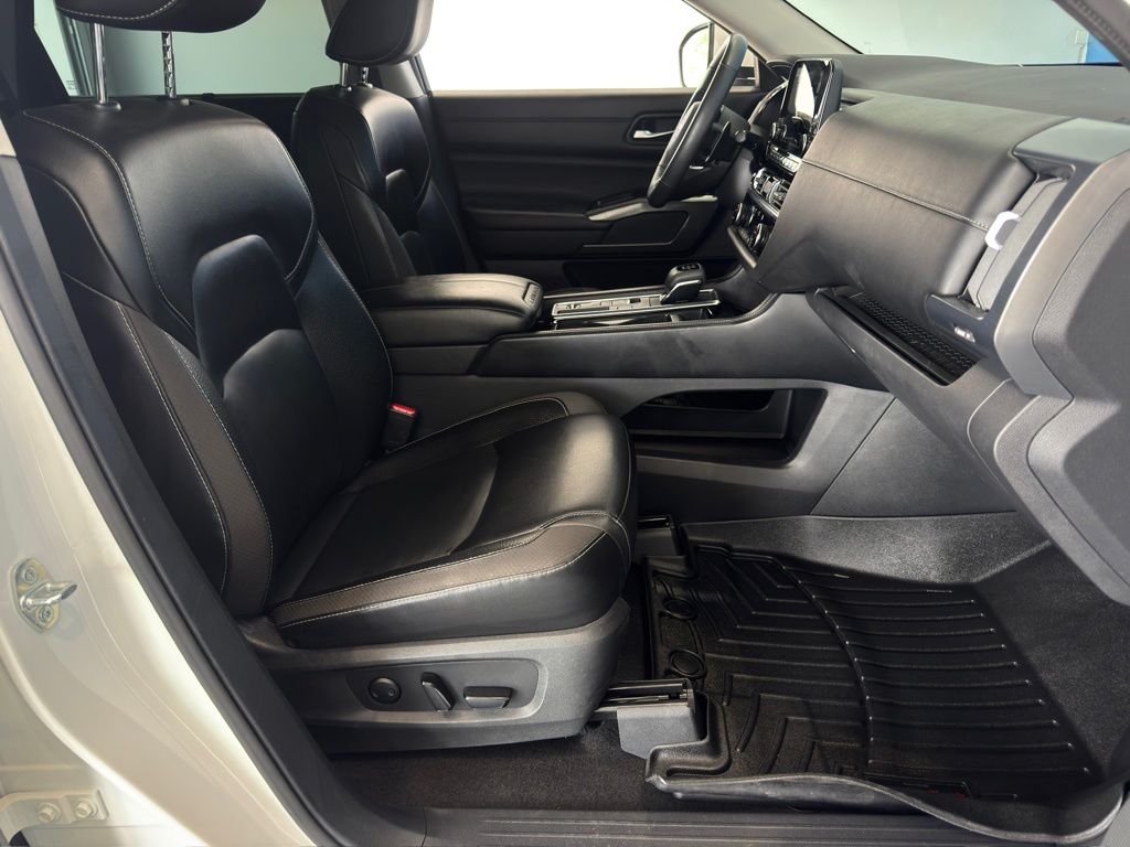 2023 Nissan Pathfinder SL White at Emmons Autoplex