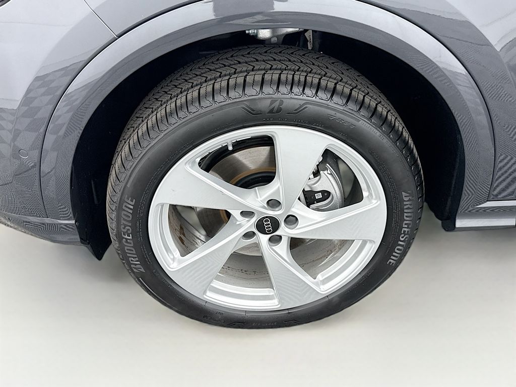 Thumbnail: 2025 Audi Q5 - 29