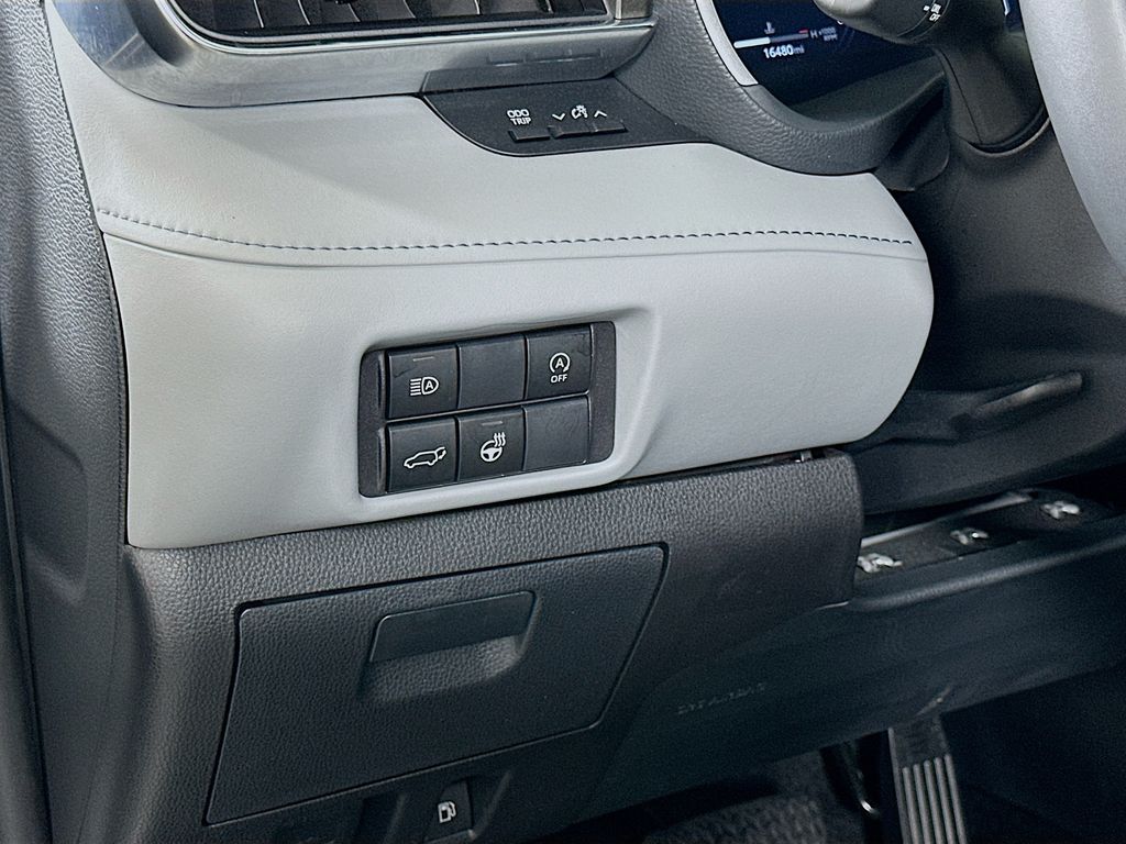 Thumbnail: 2023 Toyota Highlander - 10