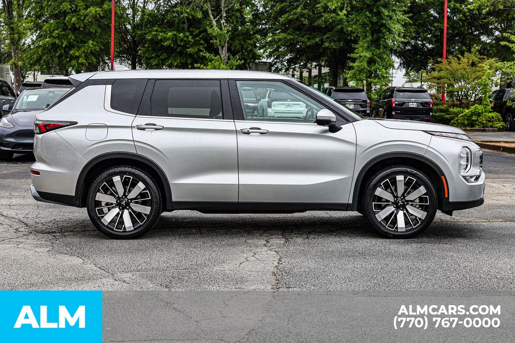Used 2025 Silver Mitsubishi SE image 10
