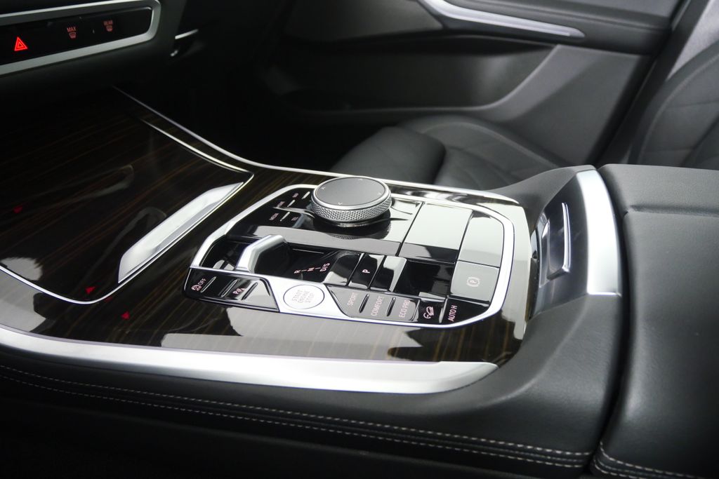 Thumbnail: 2025 BMW X5 - 25