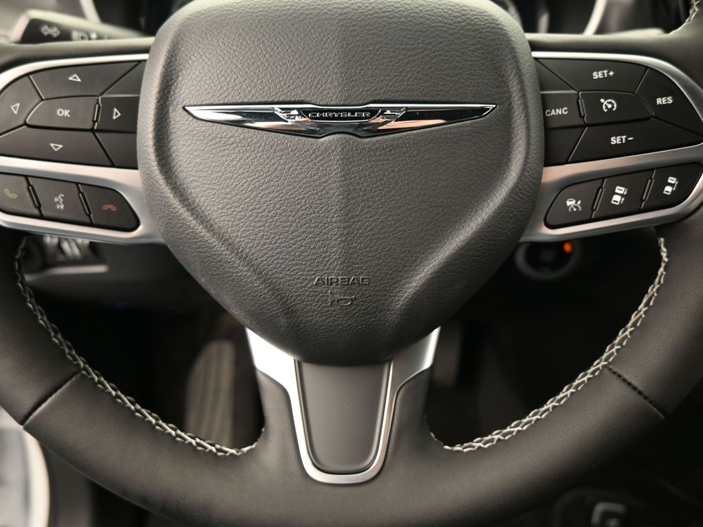 New 2026 Bright White Clearcoat Chrysler Select image 27