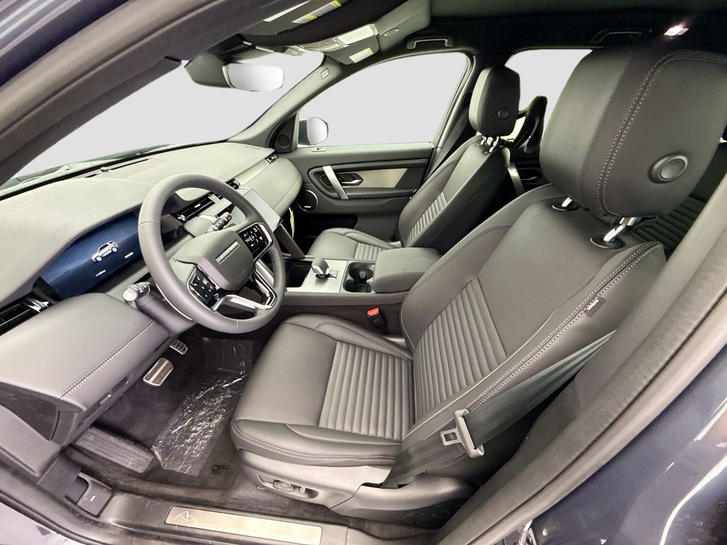 Thumbnail: 2026 Land Rover Discovery Sport - 18
