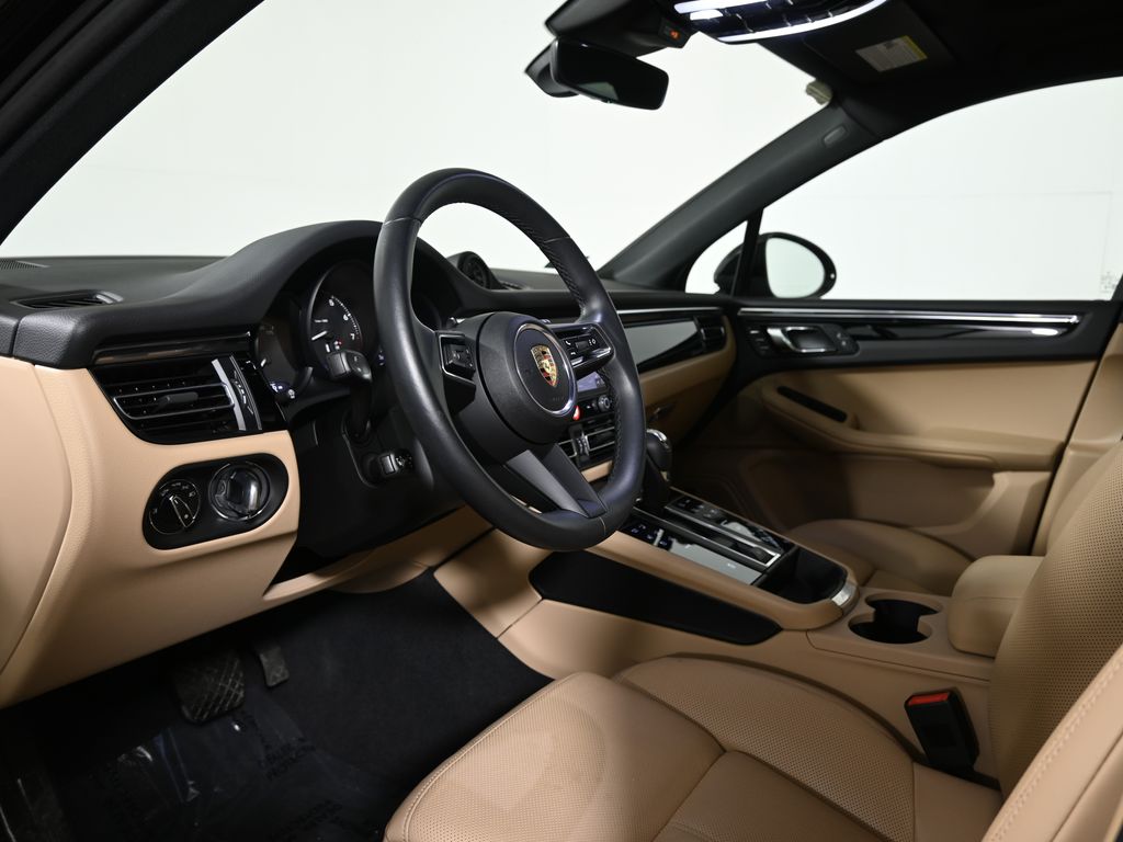 Thumbnail: 2025 Porsche Macan - 4