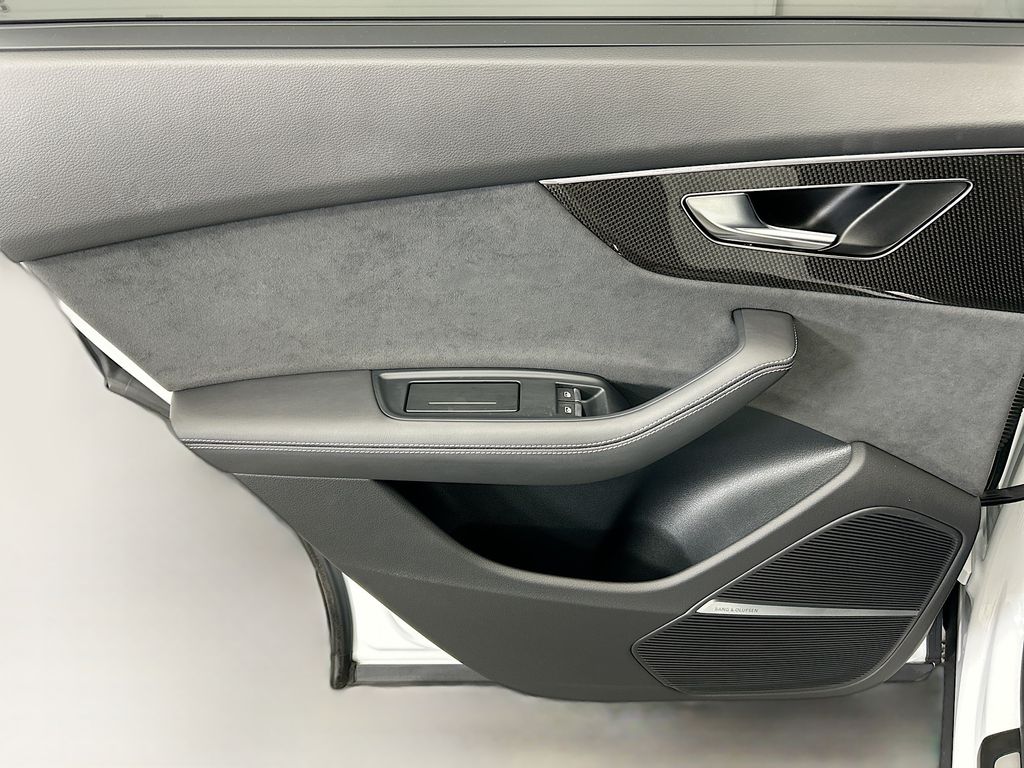 Thumbnail: 2023 Audi SQ8 - 25