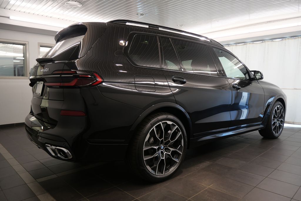 2025 BMW X7 M60i 7