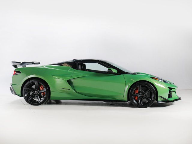 Used 2026 Green Chevrolet Z06 image 8