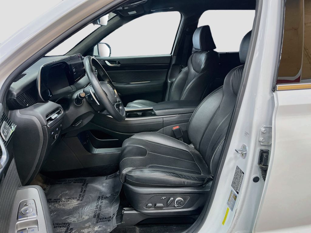 Used 2023 Hyper White Hyundai Calligraphy image 22