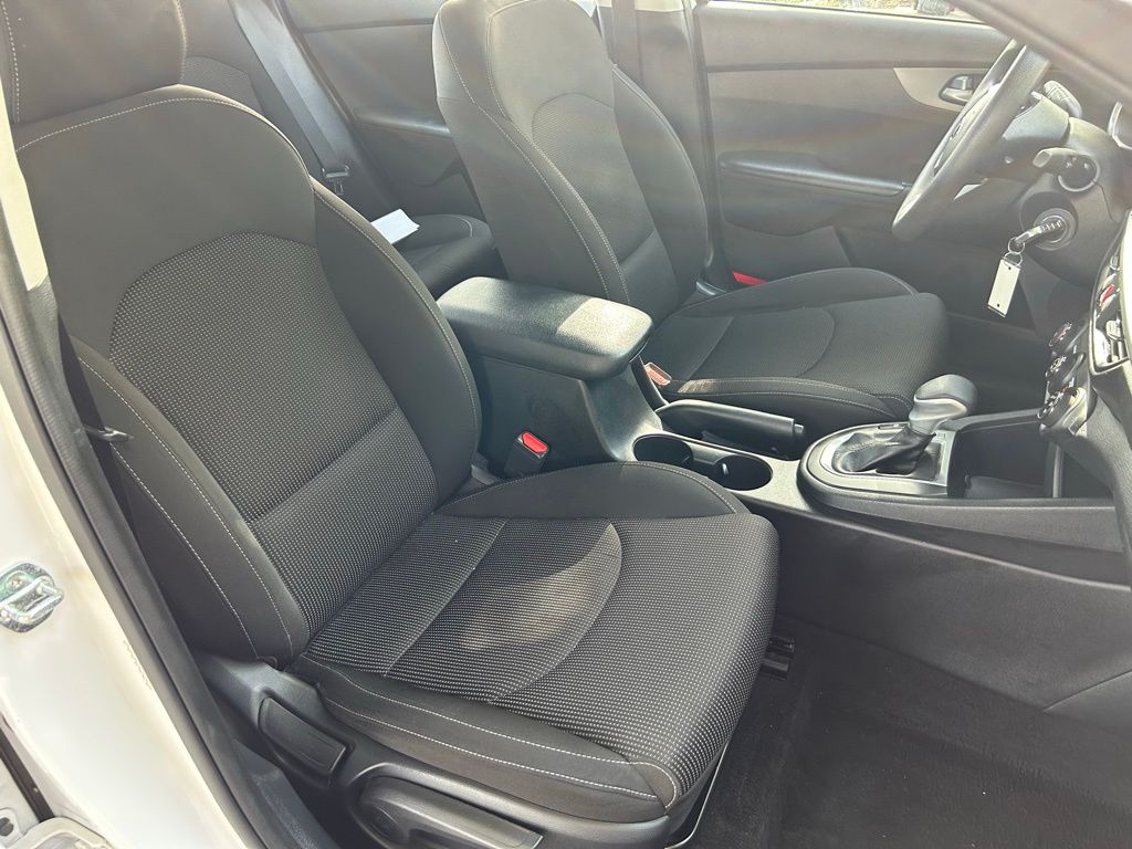 2021 Kia Forte LXS 14