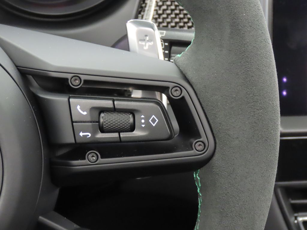 Thumbnail: 2026 Porsche Macan - 22