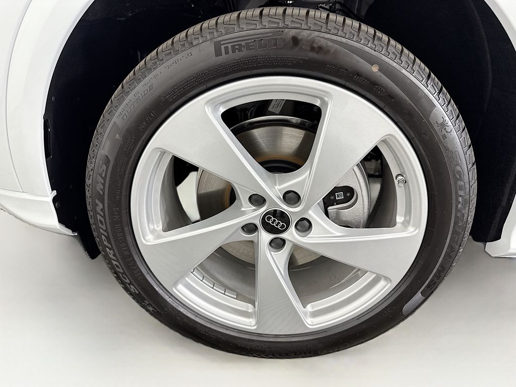 Thumbnail: 2025 Audi Q5 - 30