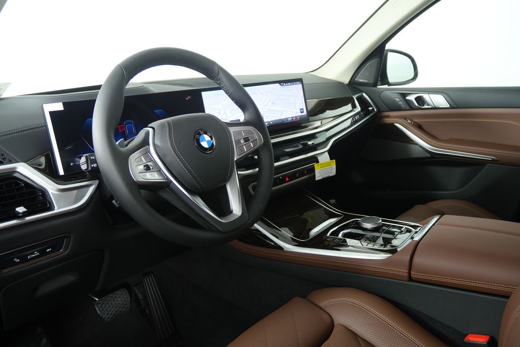 Thumbnail: 2026 BMW X7 - 13