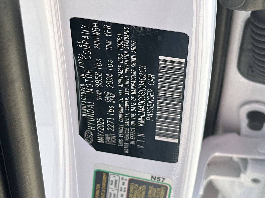 Used 2025 White Hyundai SEL Sport image 34