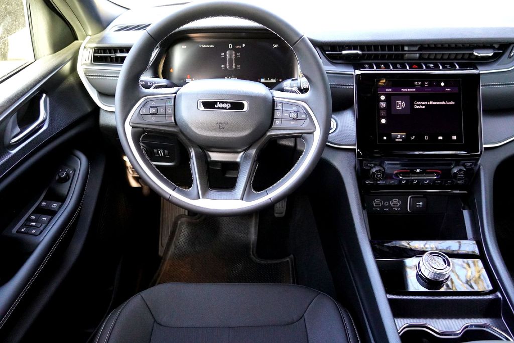 New Car 2025 Jeep Grand Cherokee  Laredo For Sale Under $35,000 In Taylor, Texas