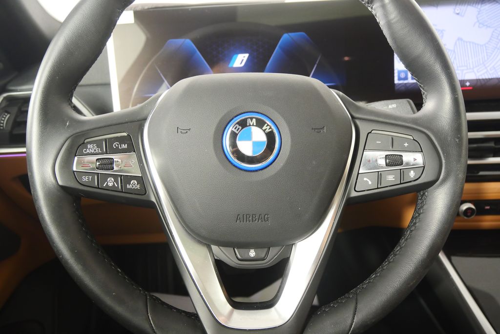 Thumbnail: 2023 BMW i4 - 20