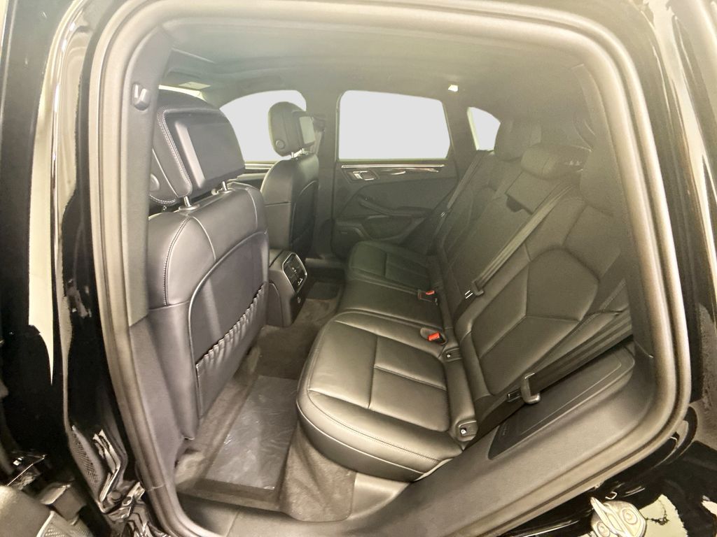 Thumbnail: 2026 Porsche Macan - 19