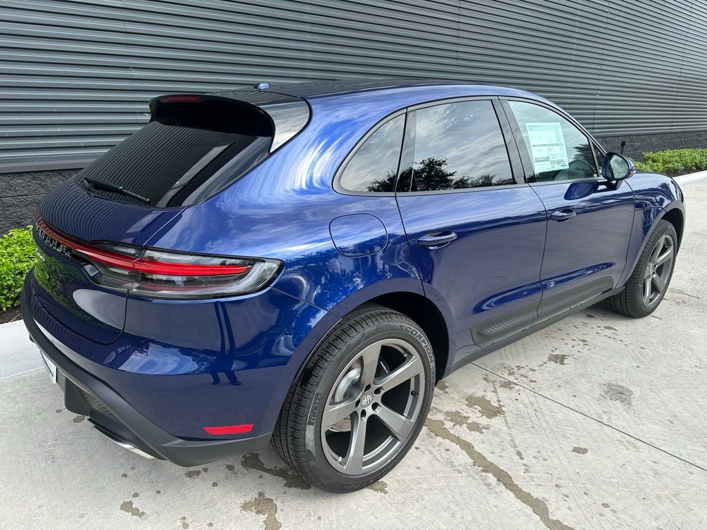 2025 Porsche Macan  17