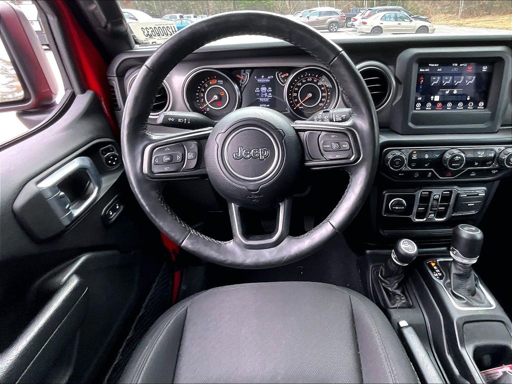 2023 Jeep Wrangler — photo 17