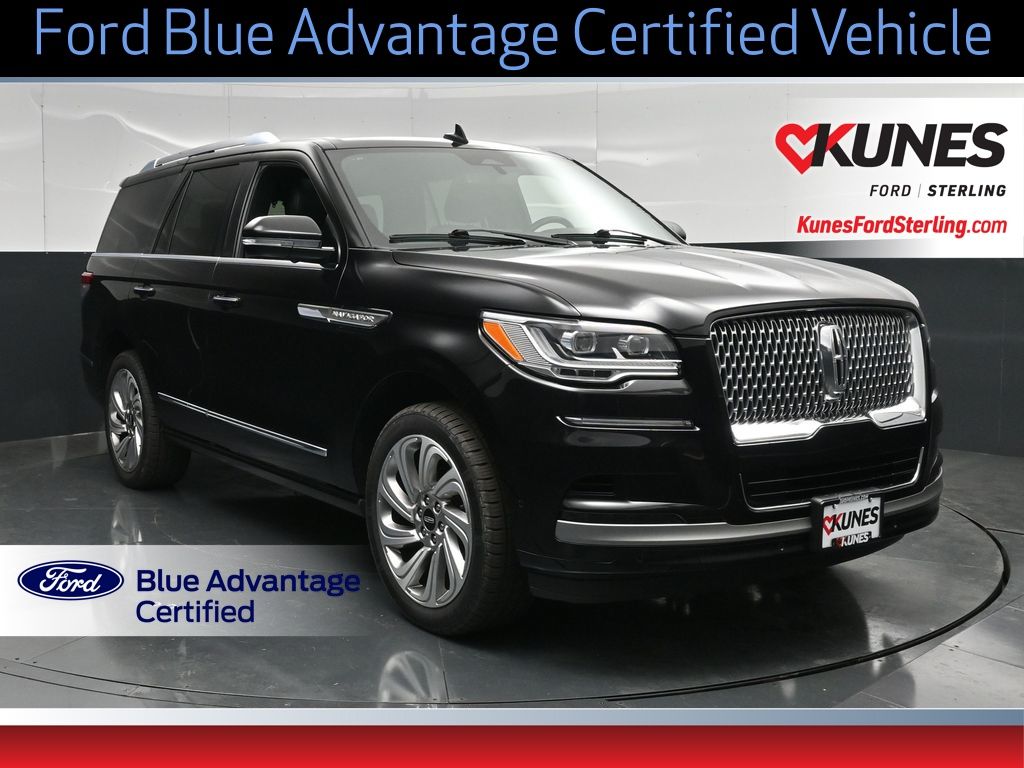 Infinite Black Metallic Clearcoat 2024 Lincoln Navigator SUV / Crossover Four-Wheel Drive Automatic