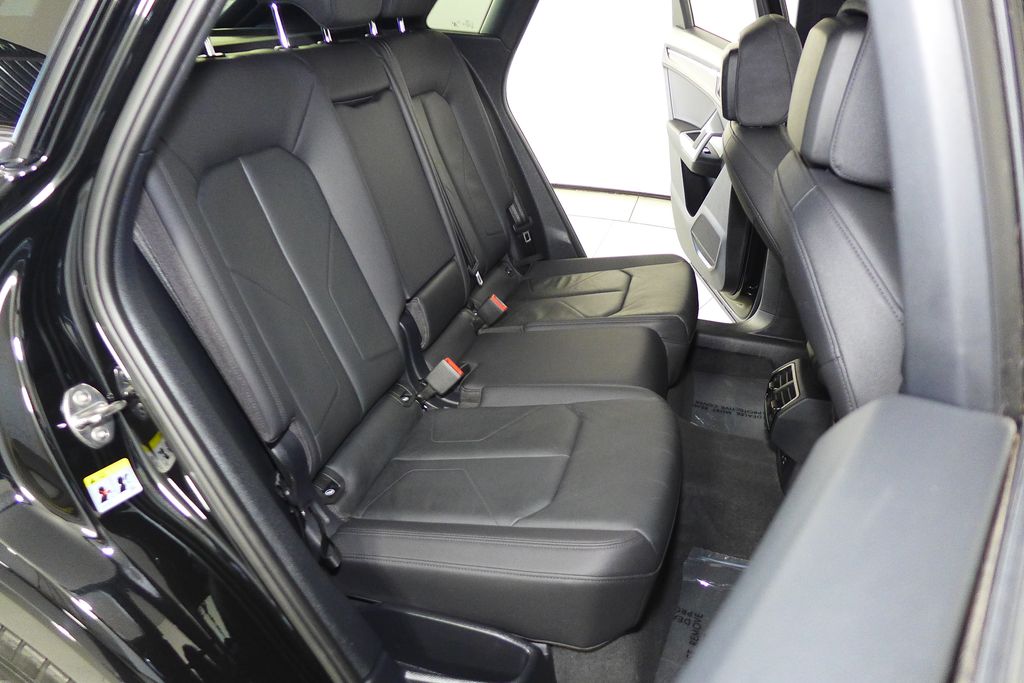 Thumbnail: 2021 Audi Q3 - 20