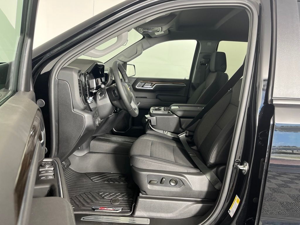 Thumbnail: 2026 Chevrolet Silverado 1500 - 24