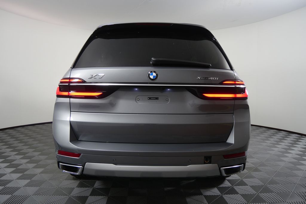 Thumbnail: 2026 BMW X7 - 4
