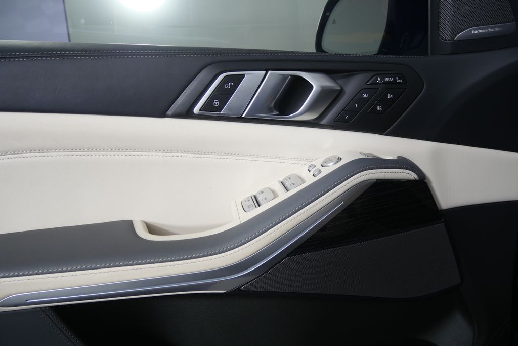 Thumbnail: 2023 BMW X7 - 8