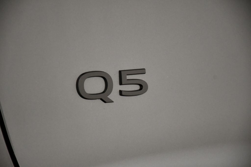 Thumbnail: 2025 Audi Q5 - 9