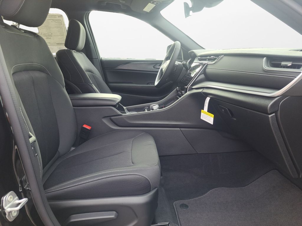 New Car 2025 Jeep Grand Cherokee  Laredo For Sale Under $35,000 In Austin, Texas