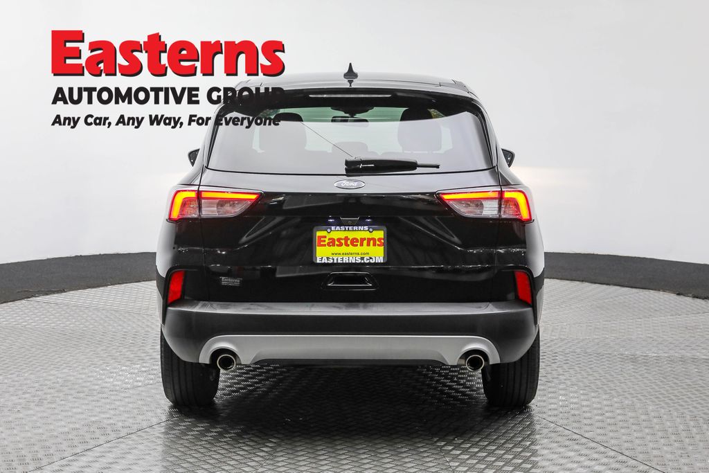 Used 2022 Black Ford SE image 6