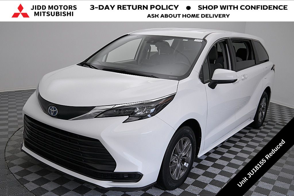 2024 Toyota Sienna LE 8-Passenger FWD