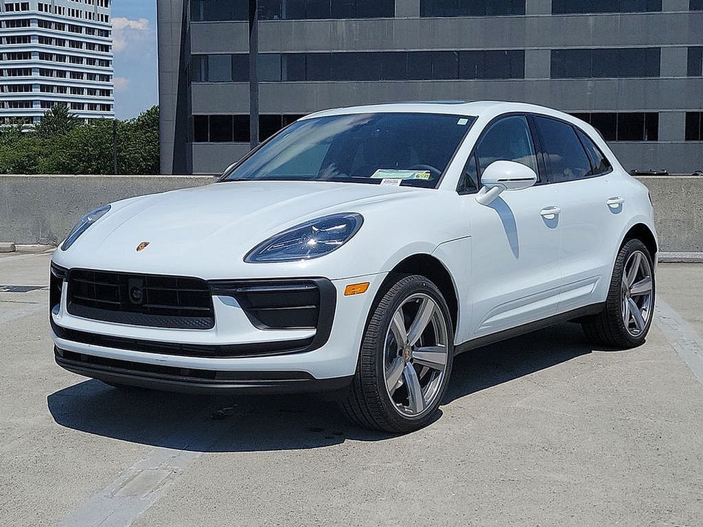 2024 Porsche Macan T -
                Vienna, VA
