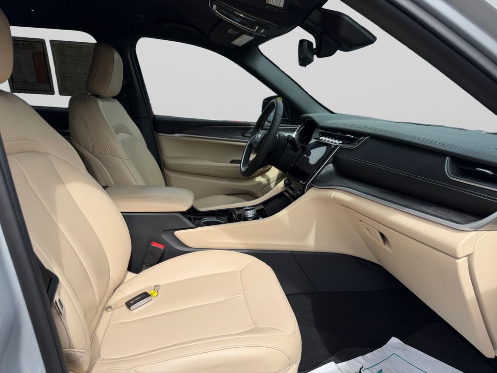 2023 Jeep Grand Cherokee Limited Silver at Auto Express Mitsubishi