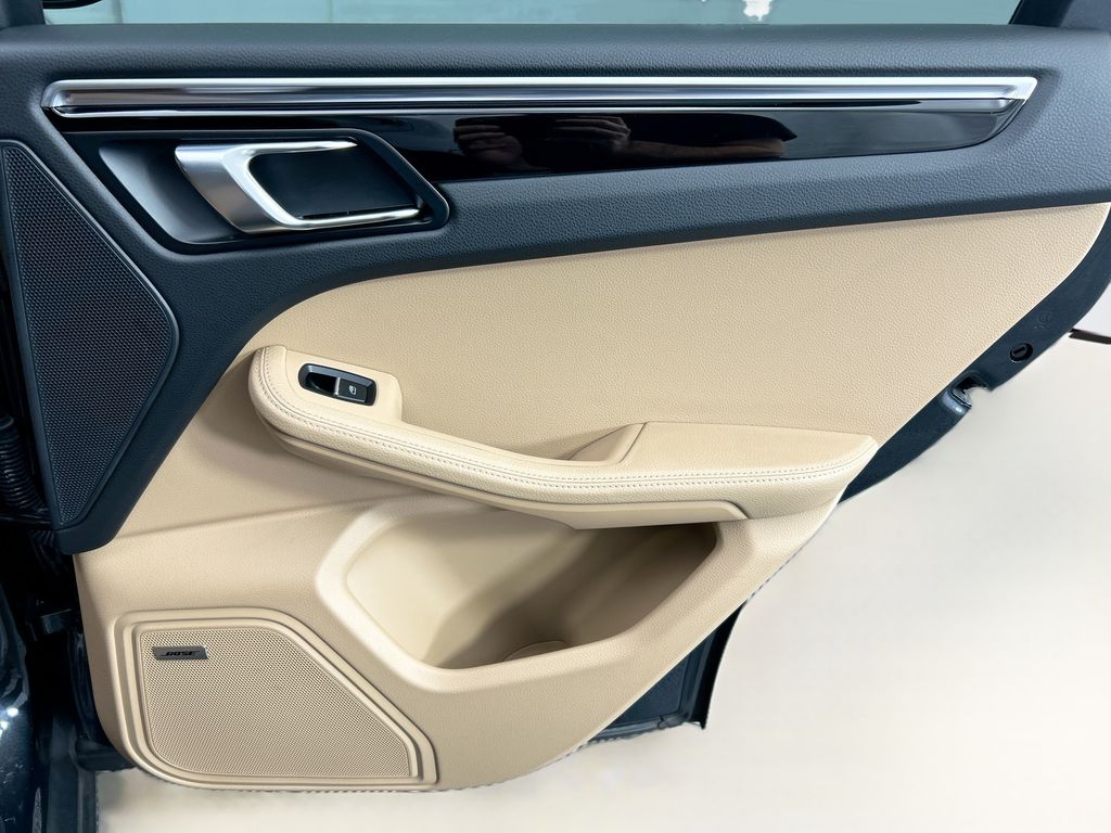 Thumbnail: 2020 Porsche Macan - 28