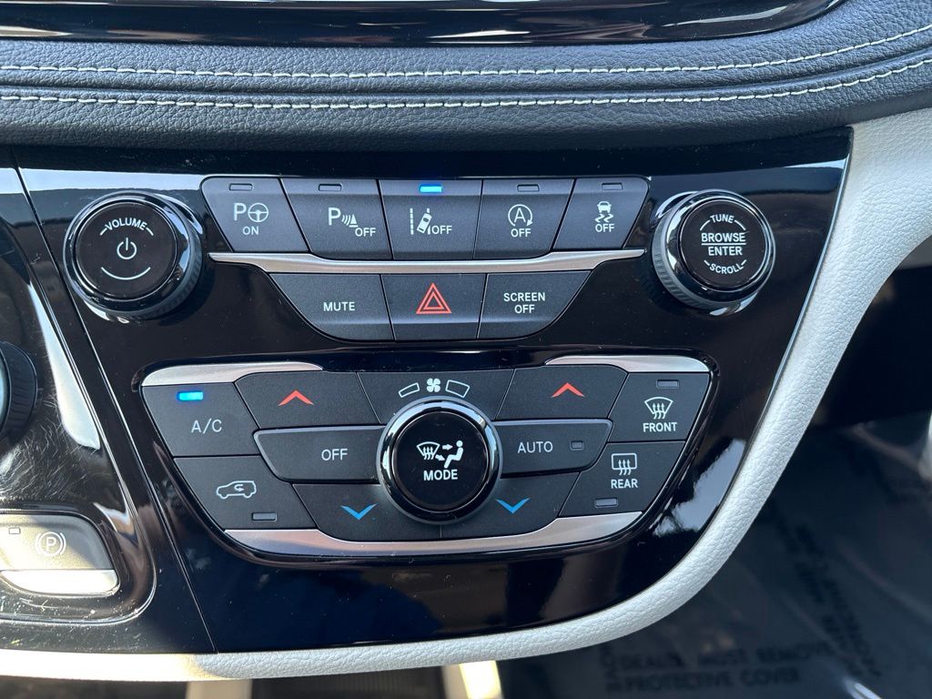 Used 2022 Chrysler Pacifica Van