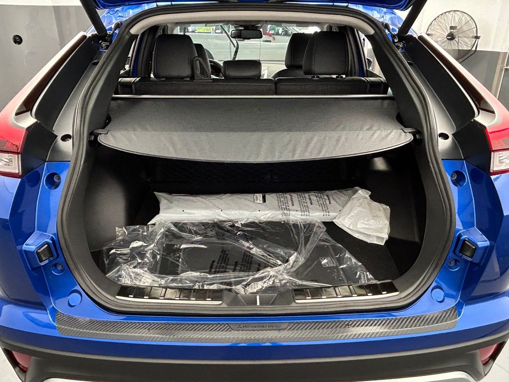 New 2026 Blue Metallic Mitsubishi SE image 23