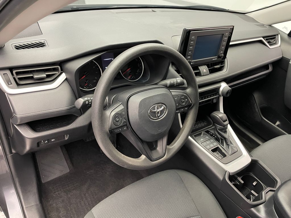 2022 Toyota RAV4 LE 11