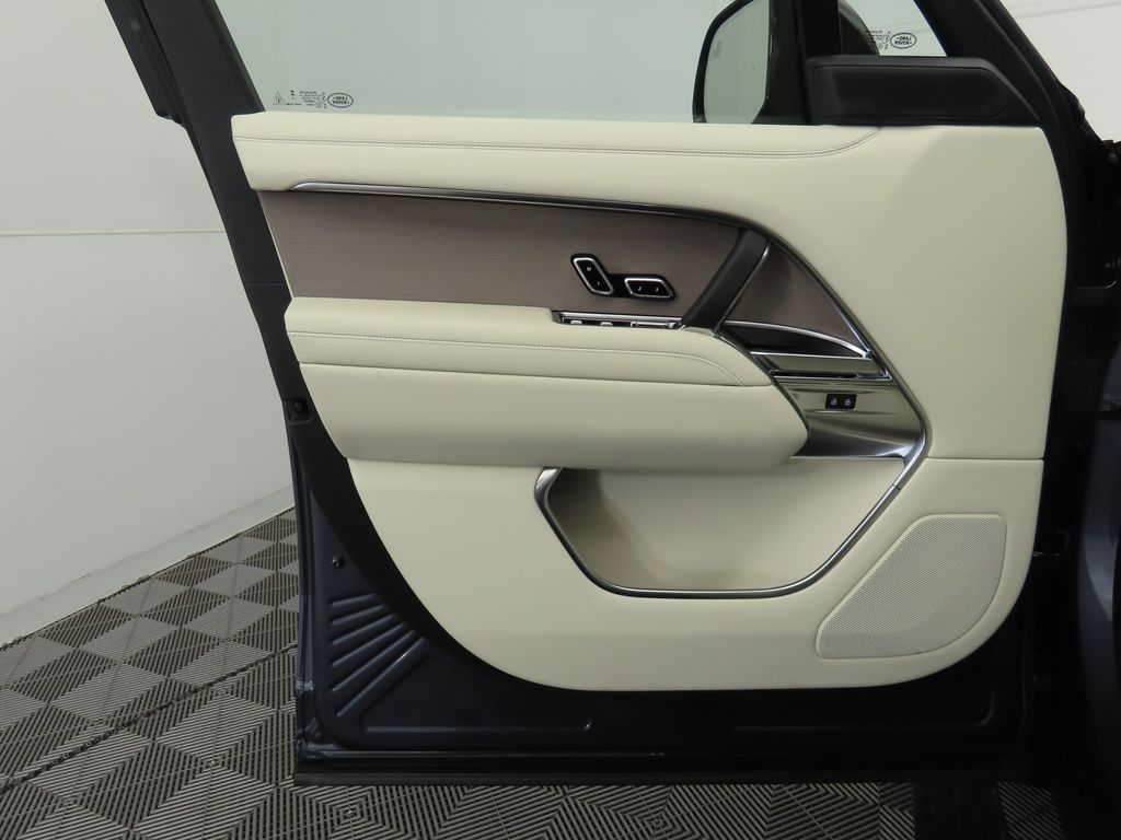 Thumbnail: 2025 Land Rover Range Rover - 25