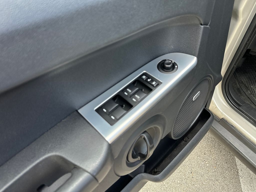 Used Car 2008 Jeep Commander  Sport For Sale Under $10,000 In Austin, Texas