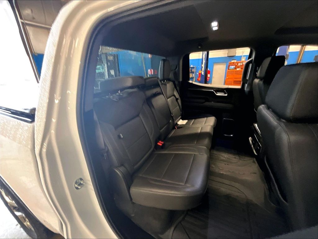 2023 GMC Sierra 1500 — photo 16