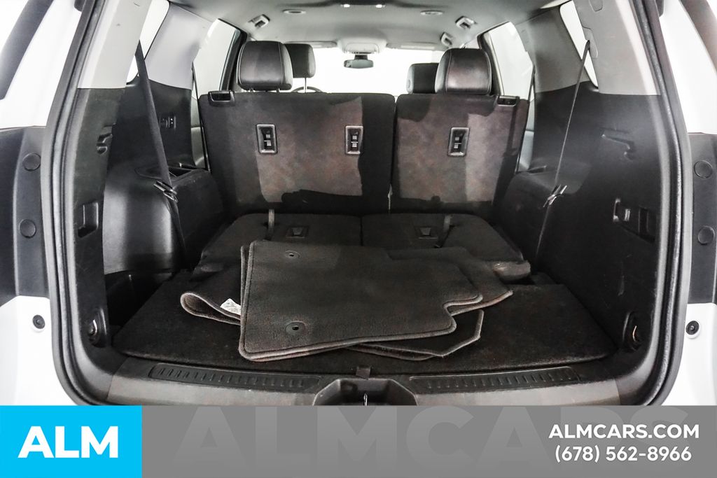 Used 2023 White GMC SLT image 21