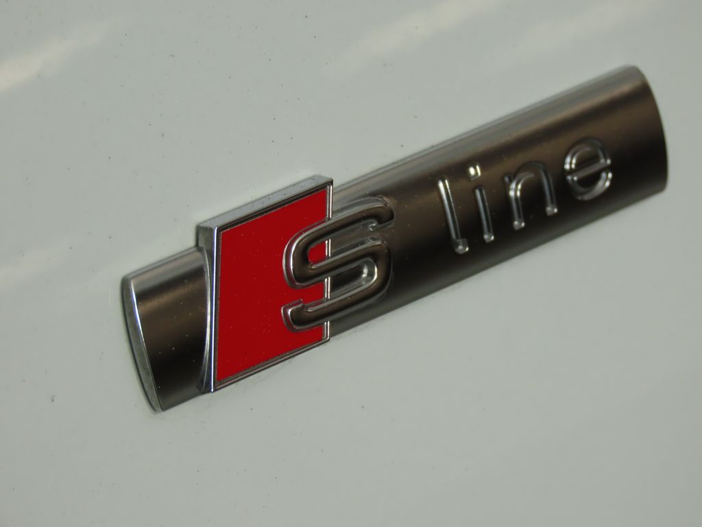 Thumbnail: 2023 Audi Q4 e-tron - 11