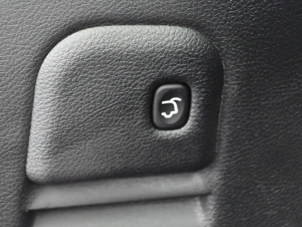 Used 2019 Granite Crystal Metallic Clearcoat Jeep Altitude image 30