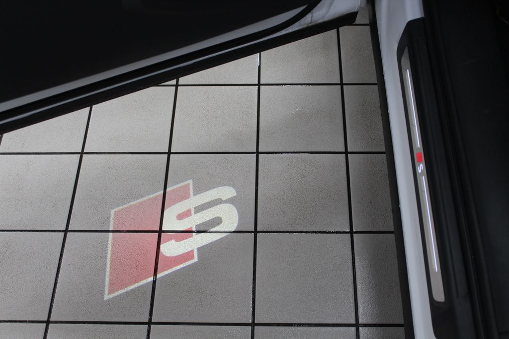 Thumbnail: 2025 Audi SQ5 - 15