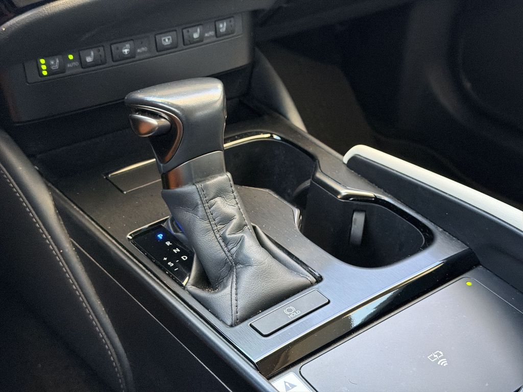 Thumbnail: 2023 Lexus ES - 20