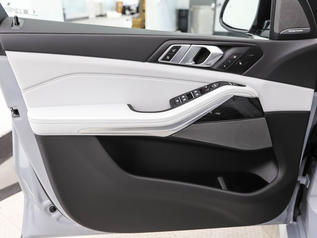 Thumbnail: 2026 BMW X5 - 10