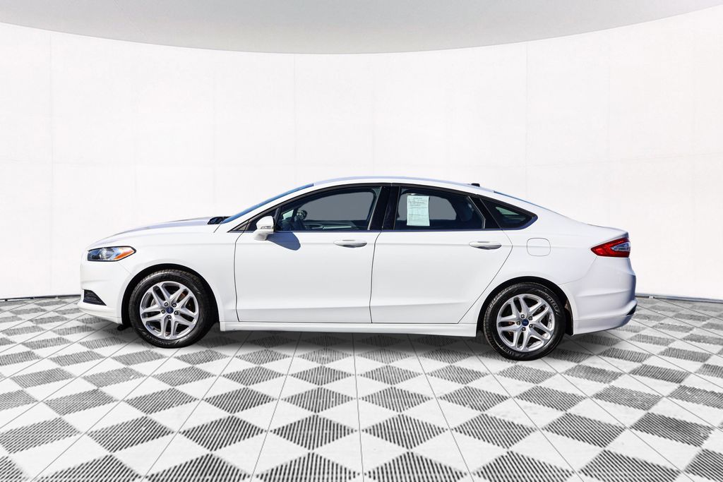 2016 Ford Fusion SE 11